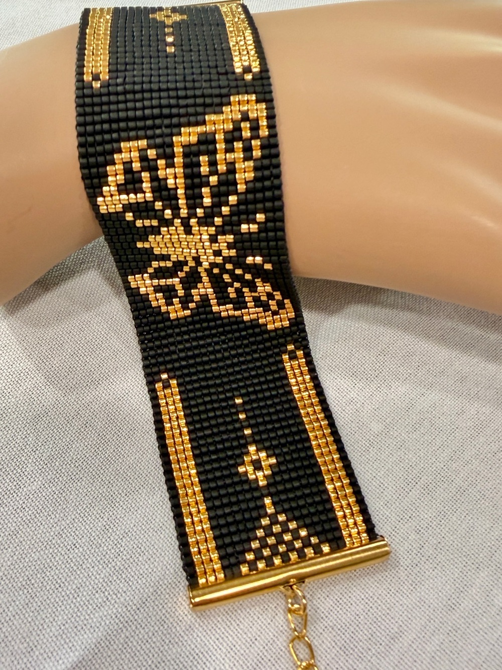 Butterfly cuff bracelet with gold plated beads / adjustable / handwoven - Picture 1 of 6